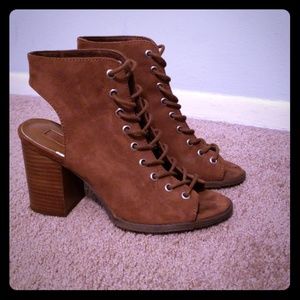 Lace up heel